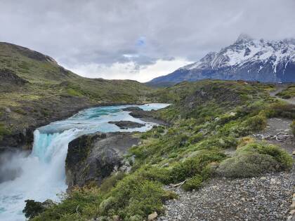 Salto Grande waterfall draining Lago Nordenskjöld into Lago Pehoe.