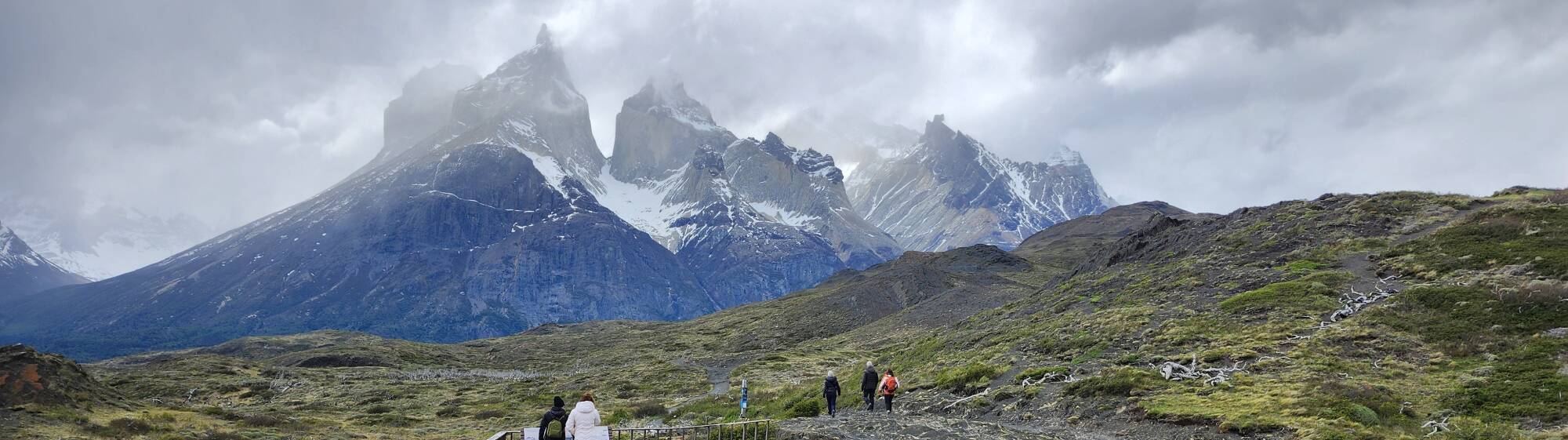 The trail to Miradore Cuernos.