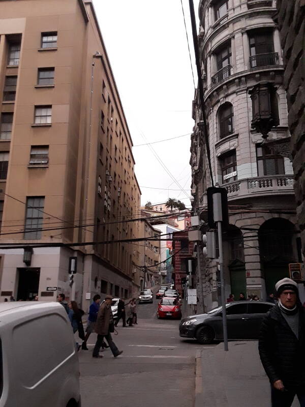 Walking up Cerro Alegre from the Metro to the Acuarela Hostel in Valparaíso, Chile