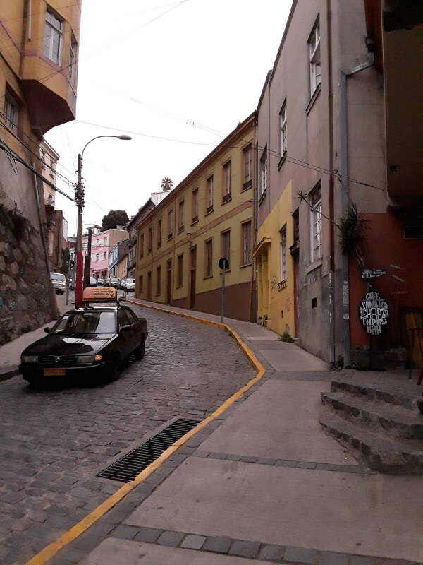 Walking up Cerro Alegre on Urriola in Valparaíso, Chile