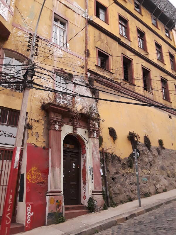 Walking up Cerro Alegre on Urriola in Valparaíso, Chile