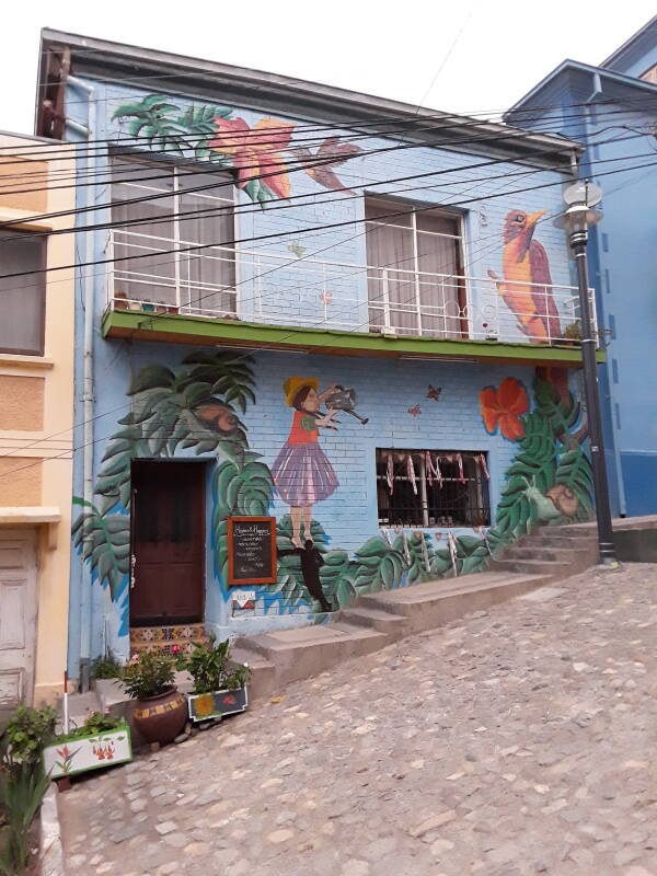 Walking up Cerro Alegre on Templeman in Valparaíso, Chile