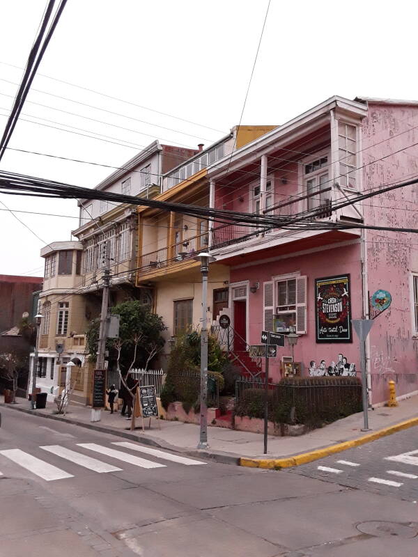 Walking up Cerro Alegre on Templeman in Valparaíso, Chile