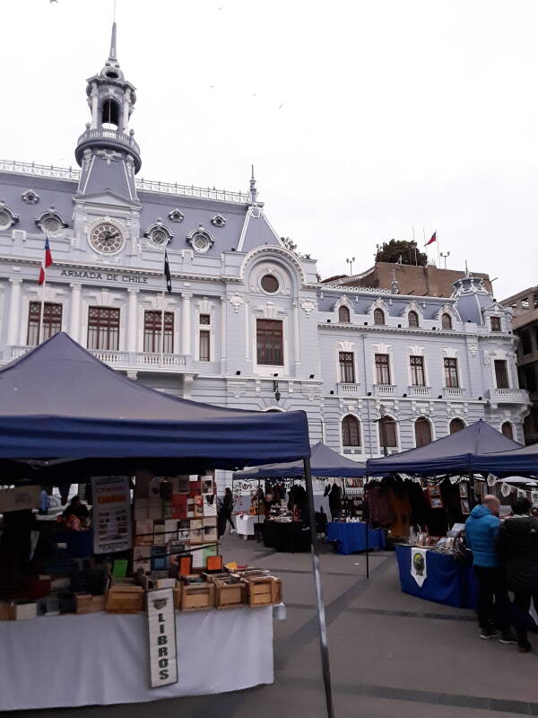 Market in front of Edificio Armada de Chile, Chilean Navy headquarters on Plaza Sotomayor in Valparaíso, Chile