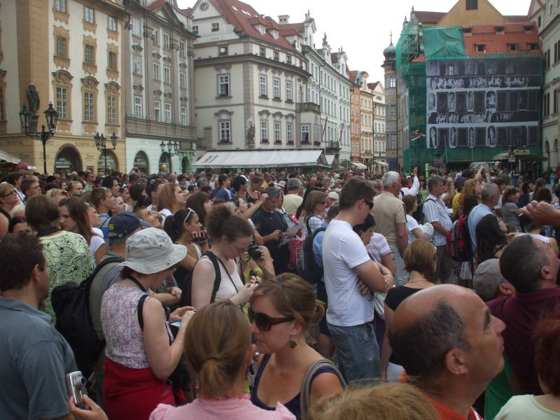 People watching the Astronomical Clock in Old Town Square (Staromĕstské Námĕstí) in Prague.