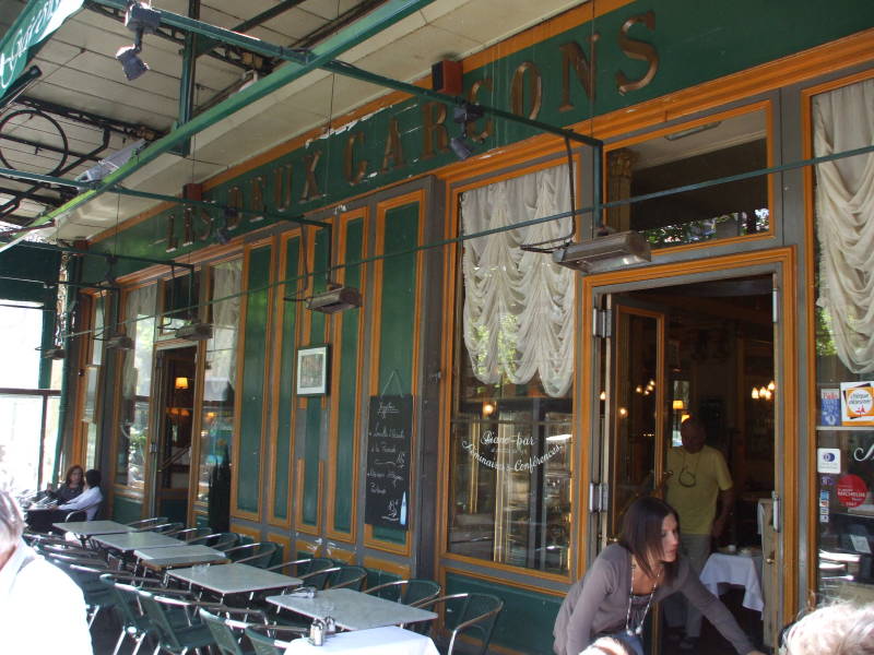 Les Deux Garçons along Cours Mirabeau in Aix-en-Provence.