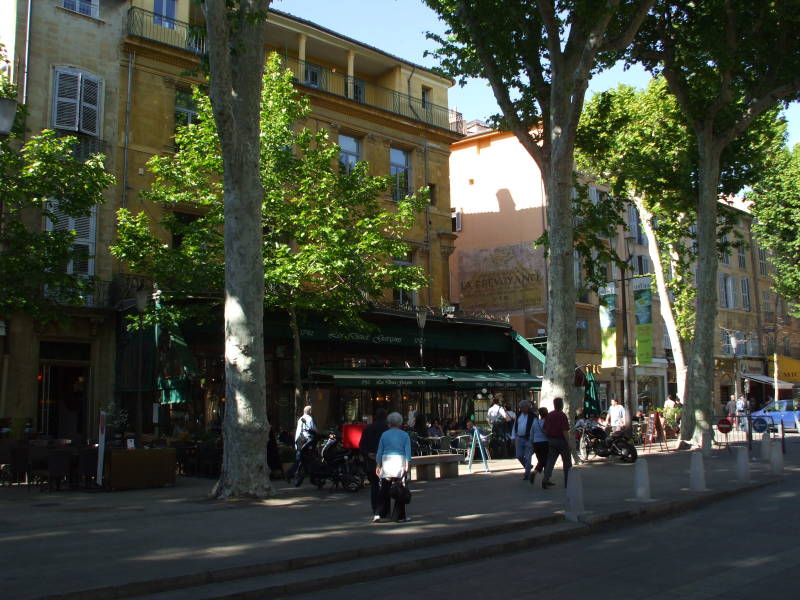 Les Deux Garçons along Cours Mirabeau in Aix-en-Provence.