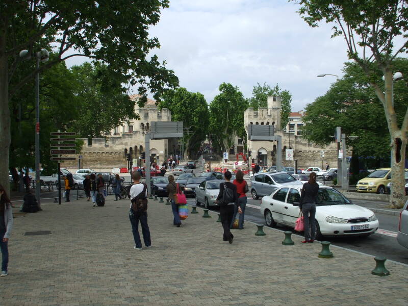 Leaving Gare d'Avignon Centre, crossing Boulevard Saint-Michel, walking toward the gate through the old city walls and up Cours Jean Jaurès