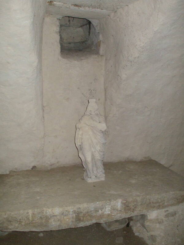 Crypt of Saint-Pierre church in Avril-sur-Loire.