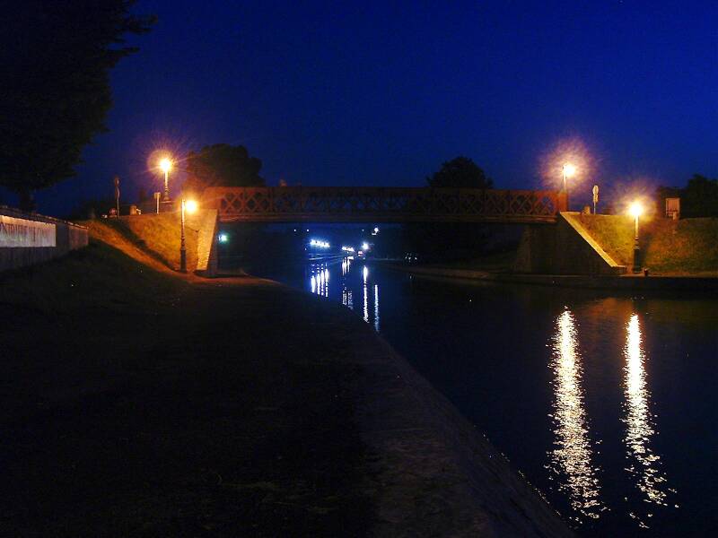 Night view across the Briare Canal Bridge.