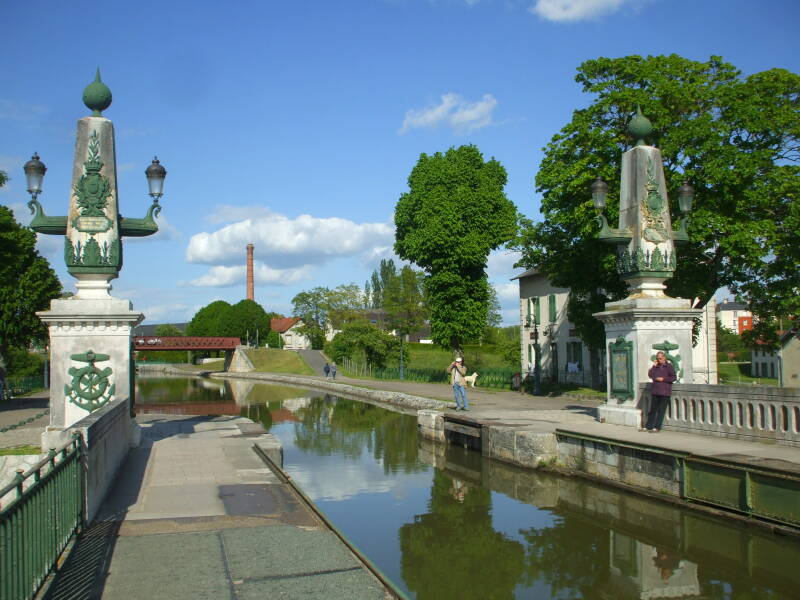 East end of the Canal Bridge in Briare.