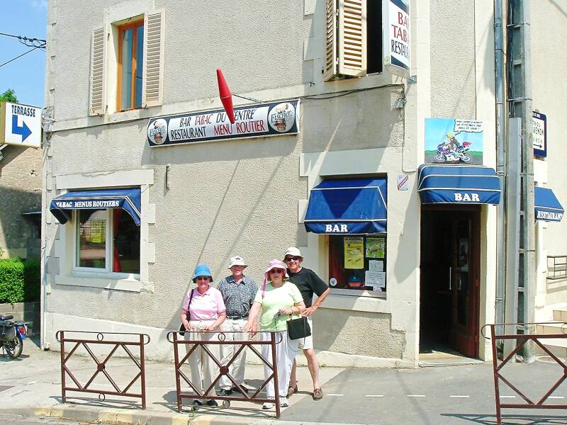 Café in the center of Chevenon, south of Nevers