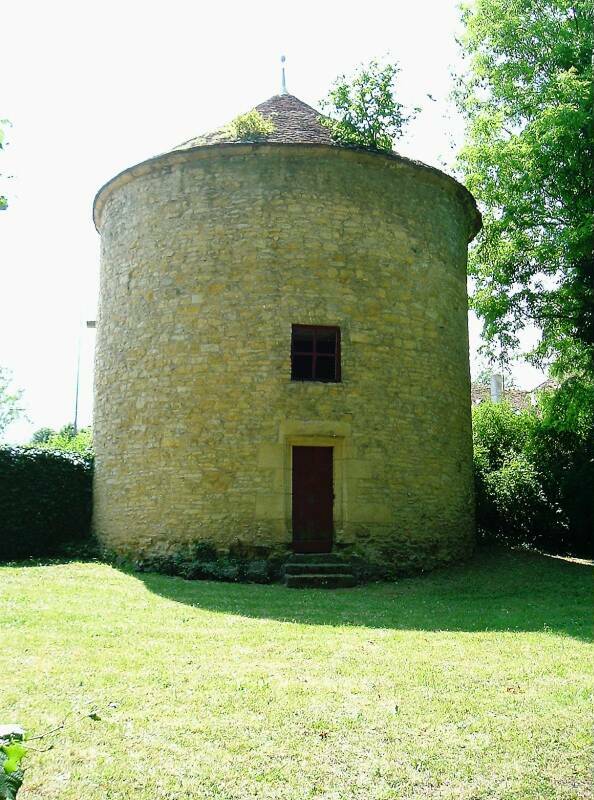 Outbuilding at Château de Chevenon, south of Nevers near the Canal Latéral à la Loire.