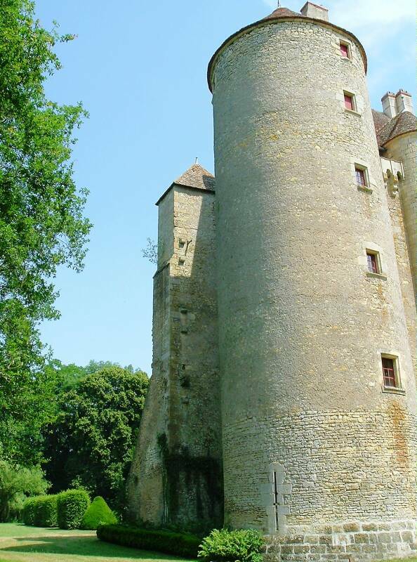 Large round towers of the Château de Chevenon, south of Nevers near the Canal Latéral à la Loire.