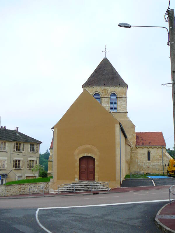 Church of Saint Martin in the center of Chevenon, south of Nevers