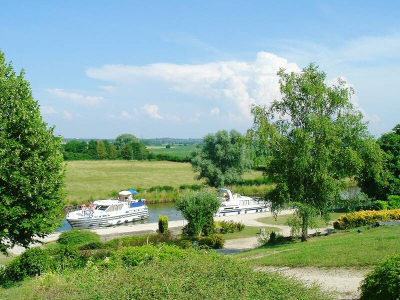 Looking down on the Canal Latéral à la Loire from the town park in Cours-les-Barres.