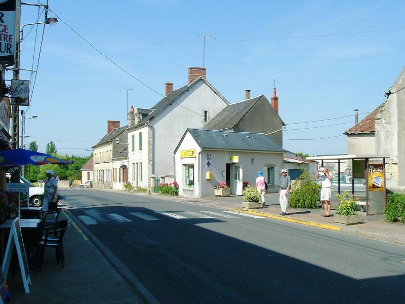 Businesses in the center of Cours-les-Barres.