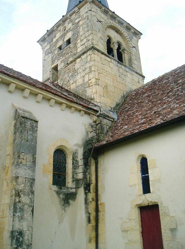 The church at the center of Fleury-sur-Loire.