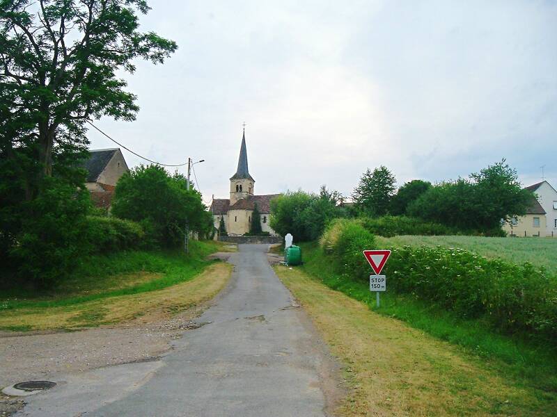 The church at the center of Fleury-sur-Loire.