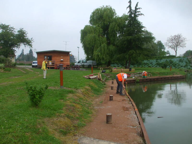 Boat tie-up area at Fleury-sur-Loire.