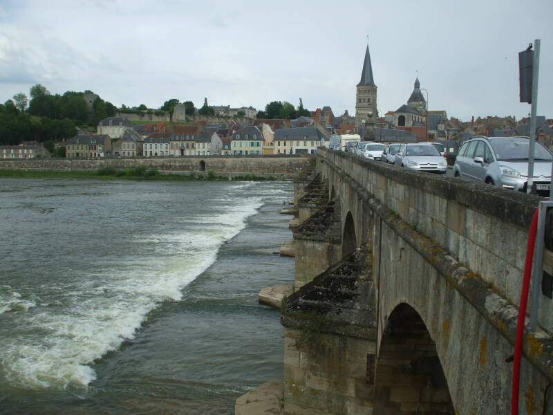 Crossing the Loire river to La Charité-sur-Loire.