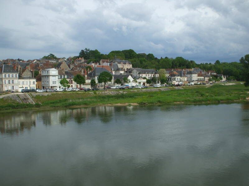 Crossing the Loire river to La Charité-sur-Loire.