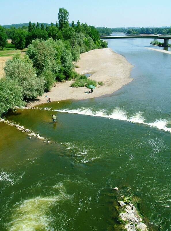 Looking down from the high canal bridge at Guétin at fishermen in the Allier River.