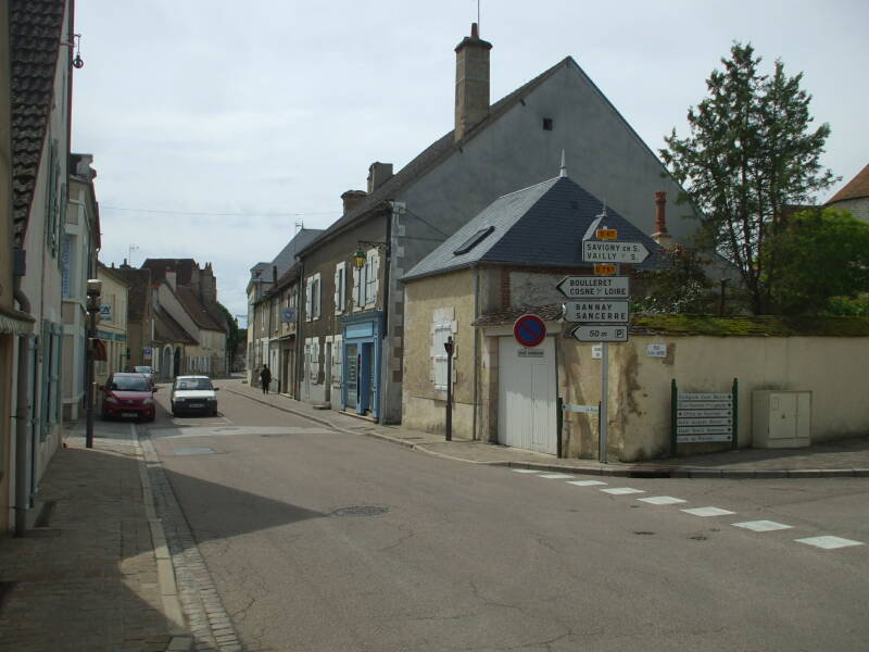 Street scene in Léré.