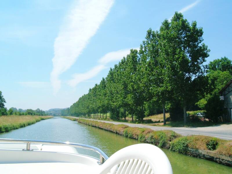 South of Sancerre on the Canal Latéral à la Loire.