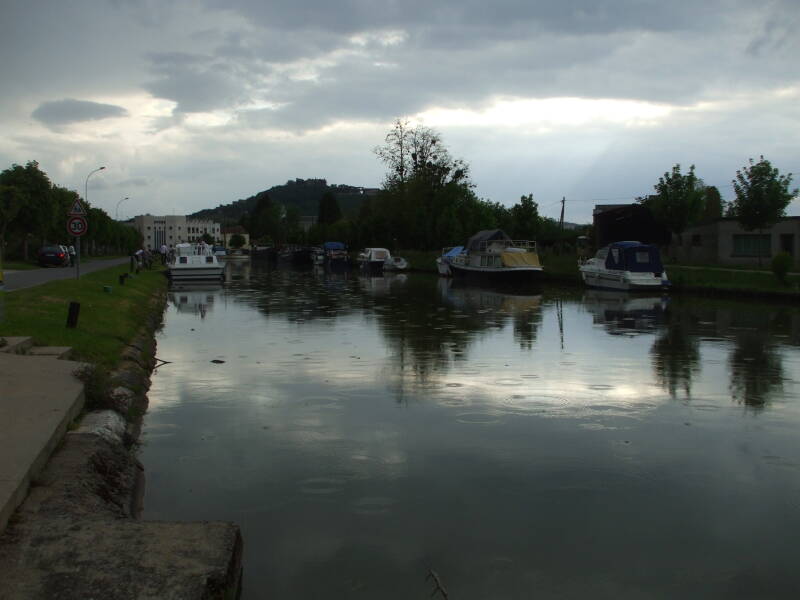 In the boat basin at Saint-Thibault-sur-Loire.
