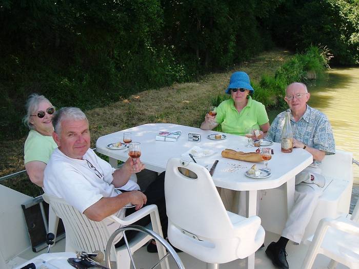 A break for wine and cheese along the canal: dining on board.