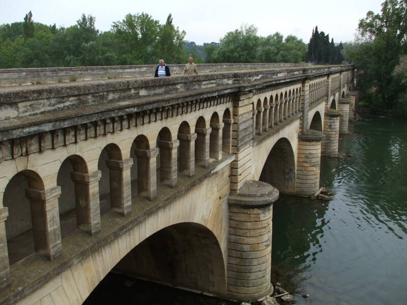 Canal du Midi crosses over the river Orb in Béziers.