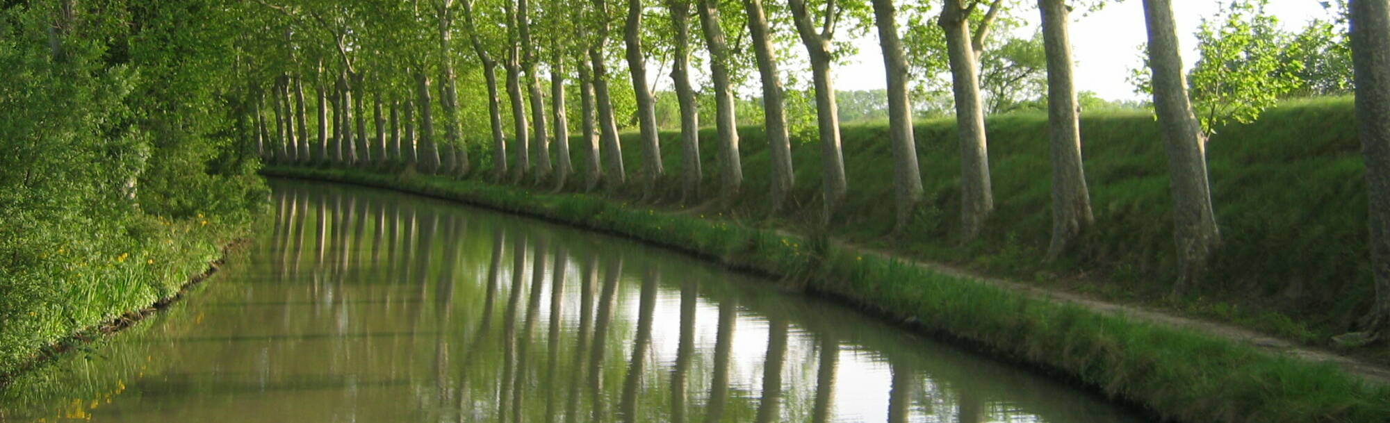 Canal du Midi between Béziers and Colombiers.