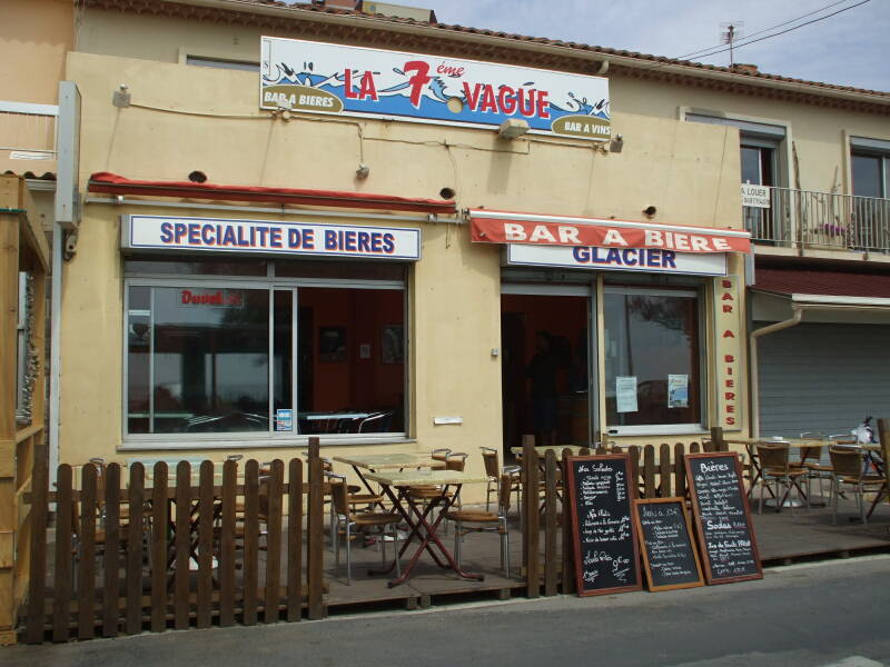 La 7eme Vague Restaurant at the beach at Port Cassafières.
