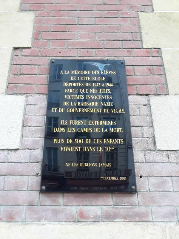 Memorial on a school in the Château d'Eau neighborhood.