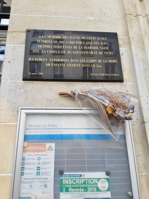 Memorial on a school in the 2nd arrondissement.