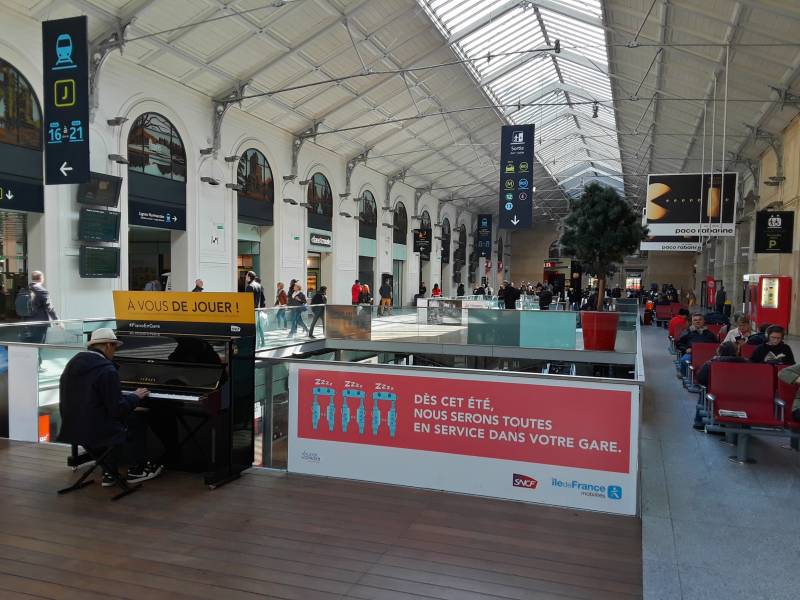 Piano in Gare Saint-Lazare in Paris.