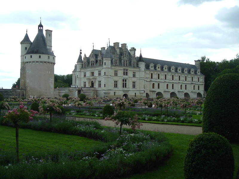 Château Chenonceau and its gardens.