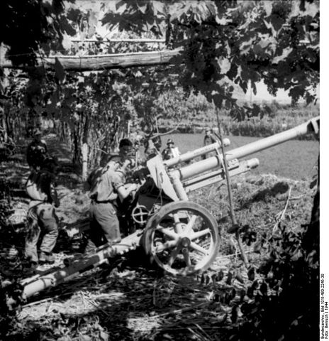 German 105 mm gun firing from a concealed position, from https://en.wikipedia.org/wiki/File:Bundesarchiv_Bild_101I-480-2245-30,_Italien,_Artillerie.jpg
