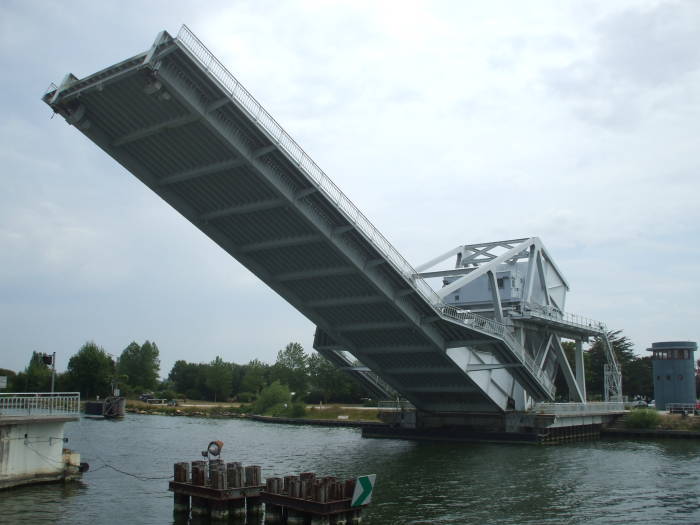 Pegasus Bridge rolling bascule mechanism.