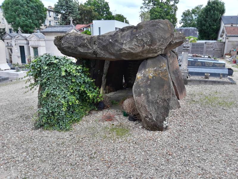 View into the opening of the dolmen in the cemetery at Meudon.