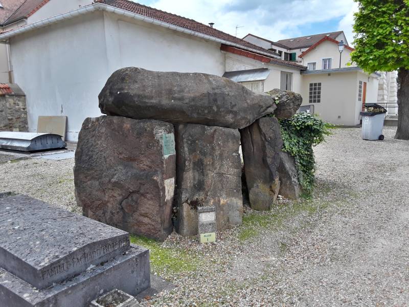 Dolmen in the cemetery at Meudon