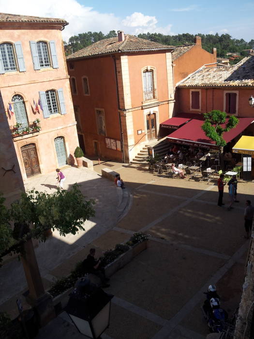 Square around the Mairie or Town Hall in the center of Roussillon.