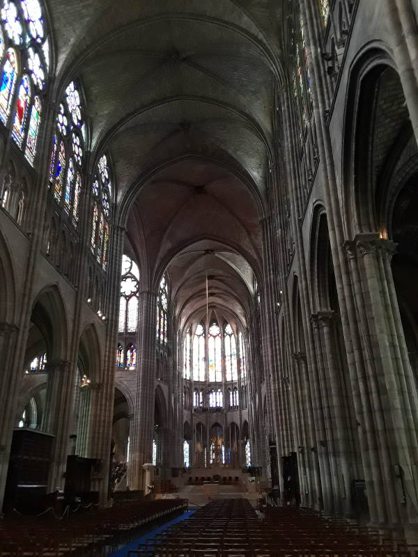 Nave and choir of Basilique Saint-Denis.