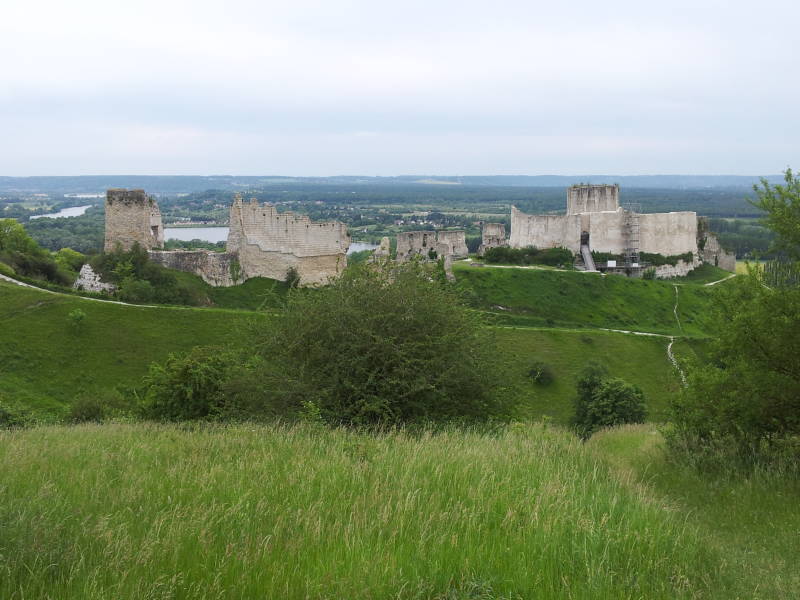 Château Gaillard with the Seine loops beyond.