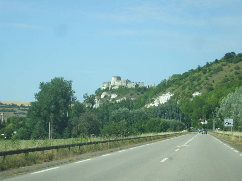 Approaching Château Gaillard on the D 913 highway.