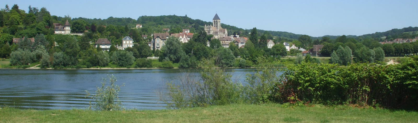 Vétheuil, home of Claude Monet, overlooking the Seine River in France.