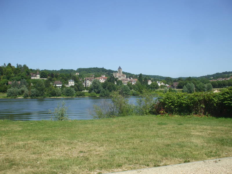 View across the Seine from Lavacourt to Vétheuil.