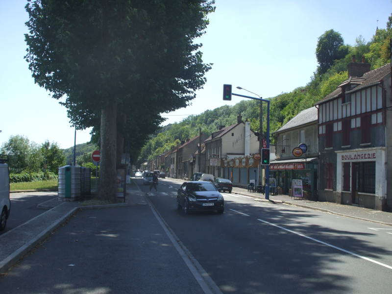 Businesses along the highway through the lower part of Rolleboise.