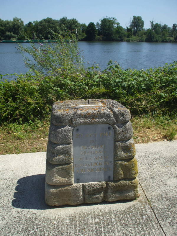 Marker commemorating the first Allied crossing of the Seine at Rolleboise on 20 August 1944.